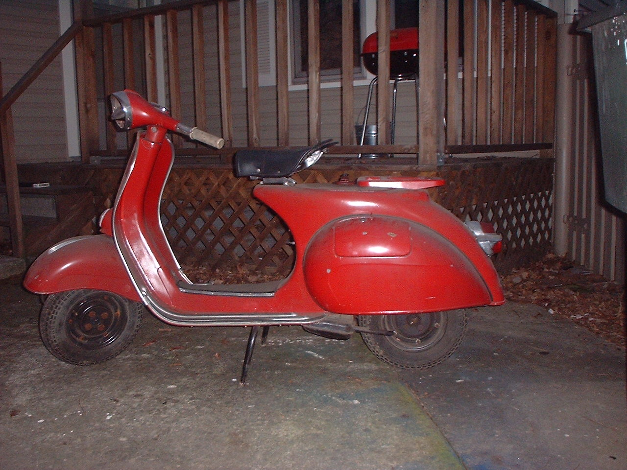 vespaleft.JPG (305174 bytes)